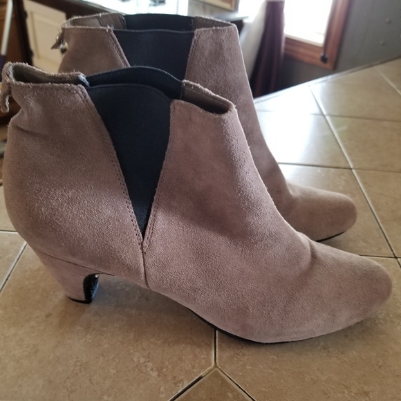 Sold - Picture 3 of 6